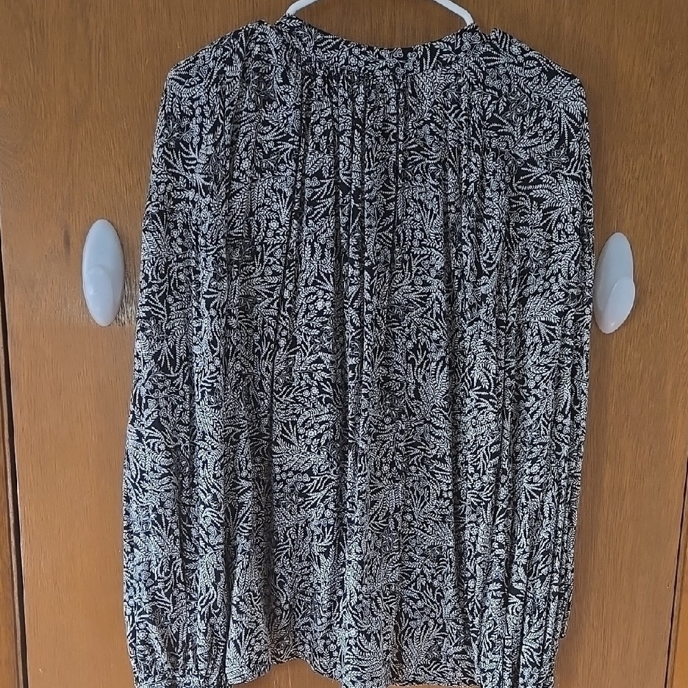 H&M, Black and White Patterned Women's Top - Picture 3 of 3